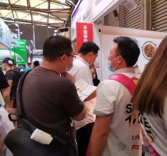 張成榮電烤雞架上海國際美食展