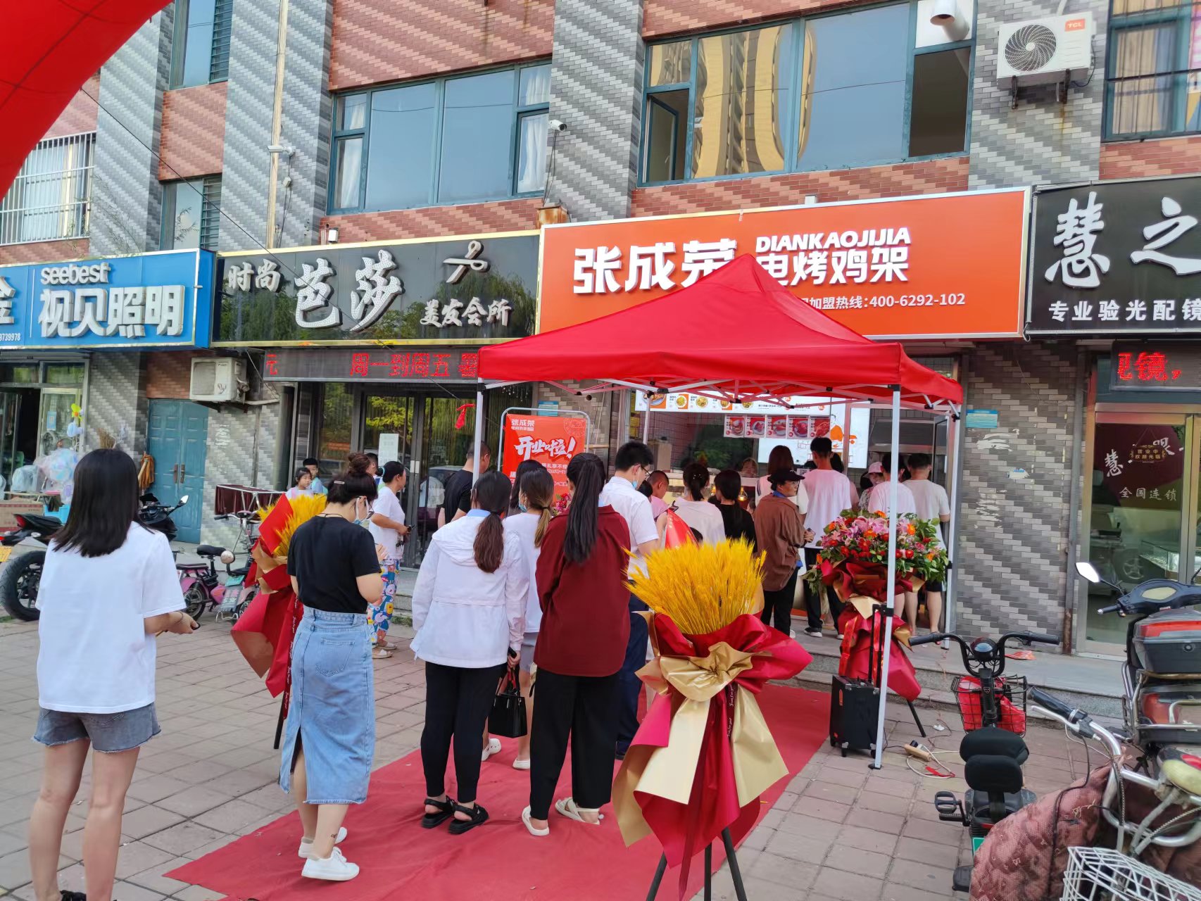 商業(yè)街里可以做什么生意？開一家電烤雞架店可以嗎？