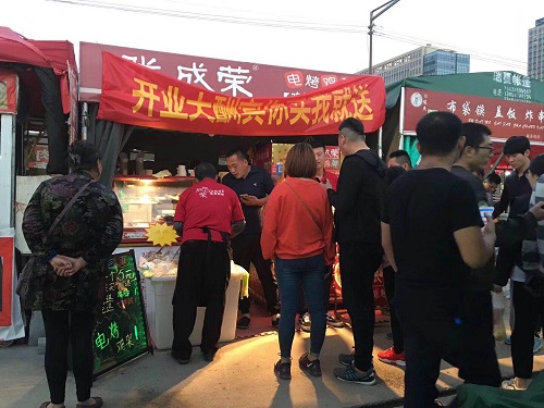 張成榮電烤雞架濟(jì)南加盟商,電烤雞架,麻辣涼拌雞架