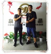 人未到錢先到的準(zhǔn)加盟商現(xiàn)身張成榮電烤雞架總部簽約成功！
