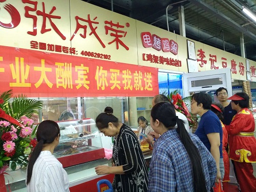 做什么生意好掙錢？張成榮電烤雞架帶來(lái)新商機(jī)！