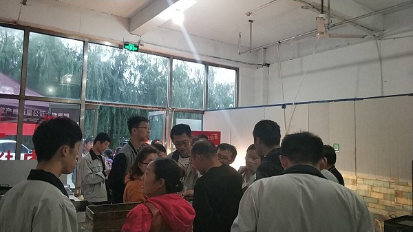 電烤雞架10分鐘賣兩鍋、賺600元你能做到嗎？