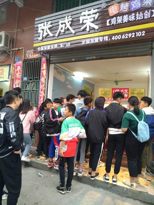 張成榮電烤雞架小吃哪里做比較好？學(xué)校是個(gè)好地方！