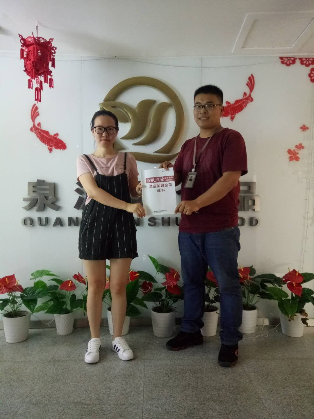 大學(xué)生創(chuàng)業(yè)做什么好？張成榮電烤雞架是個(gè)不錯(cuò)的選擇！