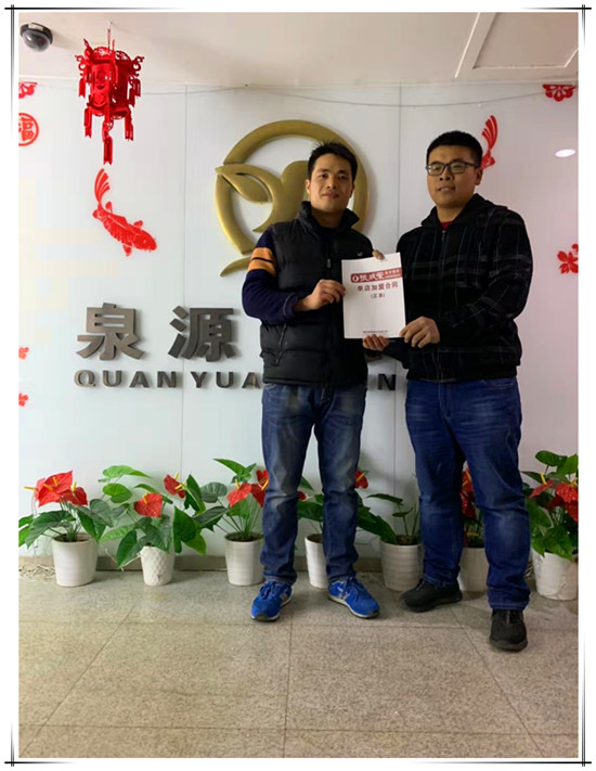 新春開頭彩，恭賀山東省青島任先生張成榮電烤雞架加盟成功！