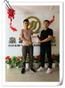 賀：青島秦先生成功加盟張成榮電烤雞架項(xiàng)目！