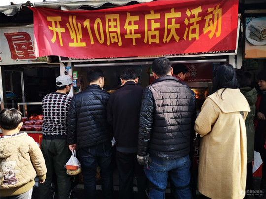 張成榮電烤雞架十年老店，魅力不減