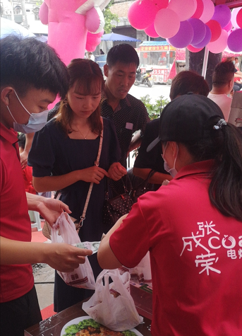張成榮電烤雞架河南周口玄武鎮(zhèn)店開(kāi)業(yè)大吉