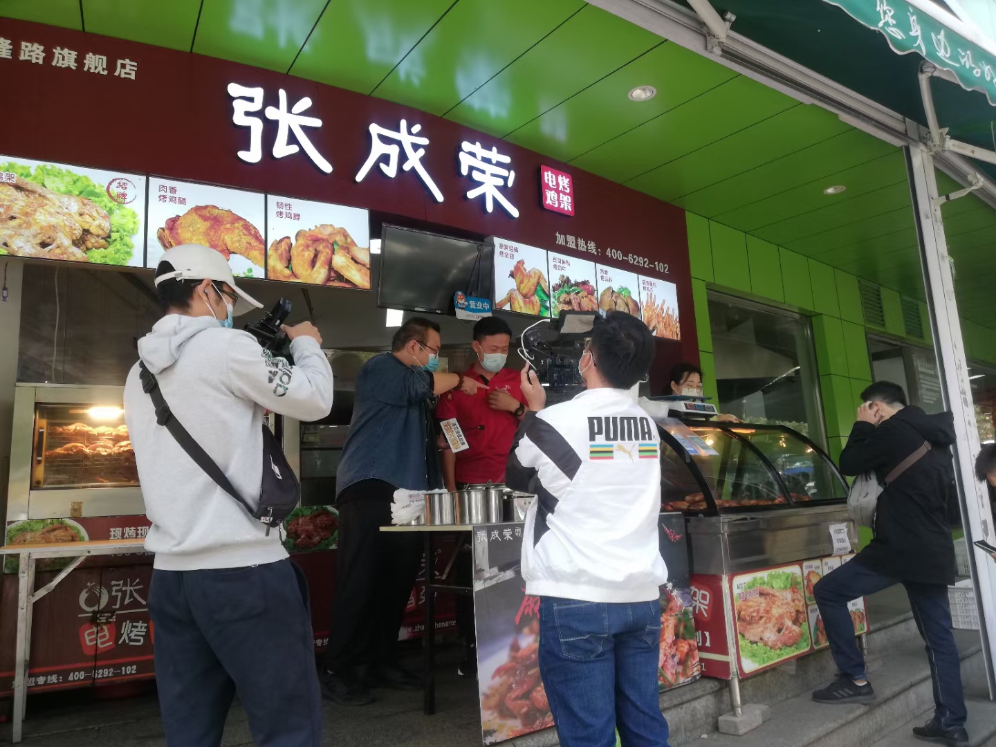2020年什么項(xiàng)目最賺錢？張成榮電烤雞架千家門店火爆招商