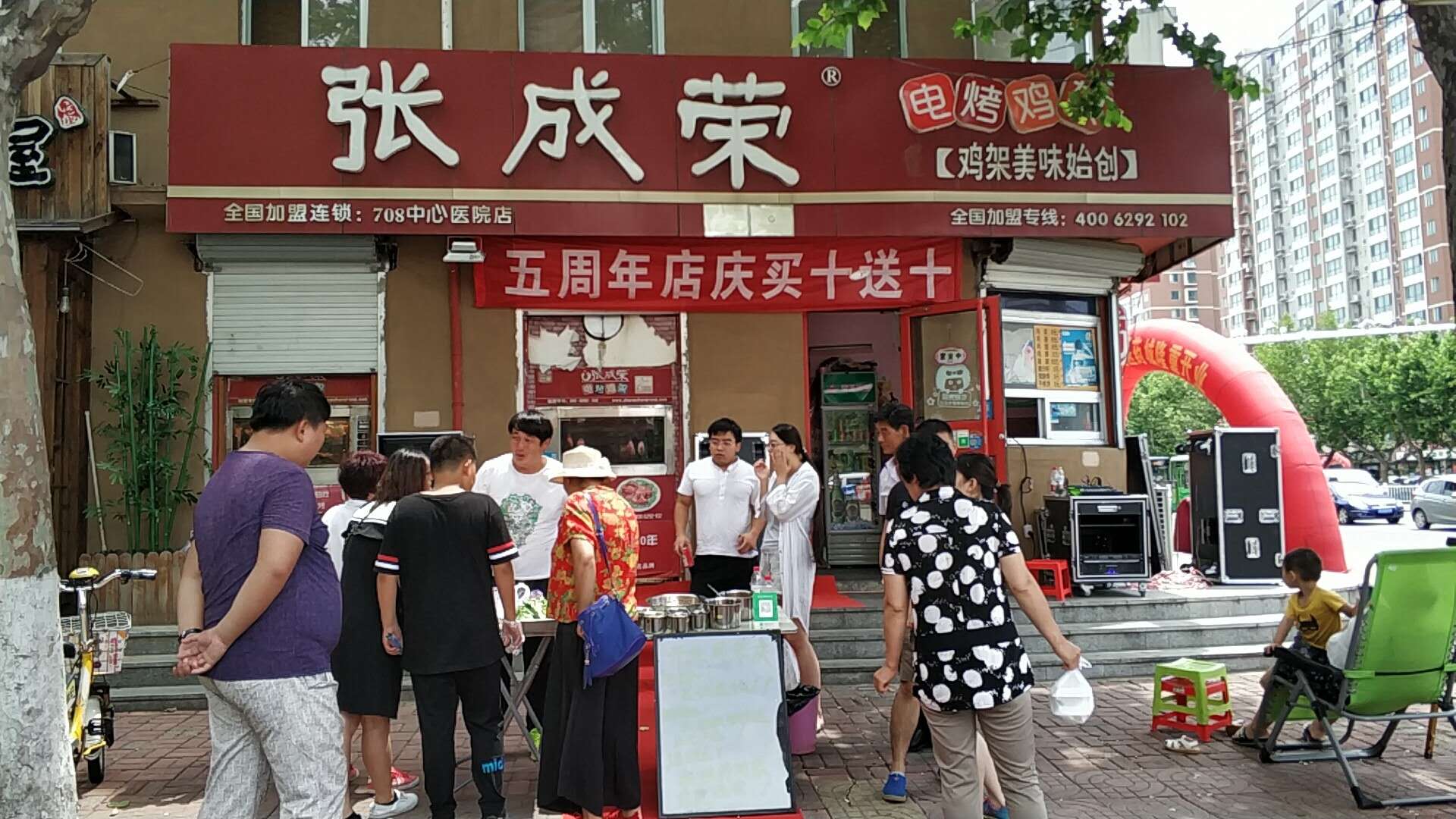 開個(gè)電烤熟食店賺錢嗎，熟食店一年利潤(rùn)能達(dá)多少