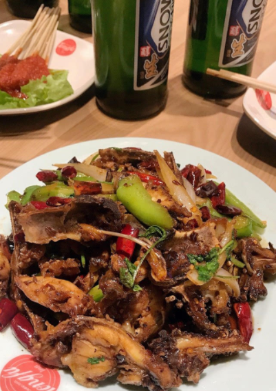 現(xiàn)代人的幸福法則：雞架配酒，越喝越有
