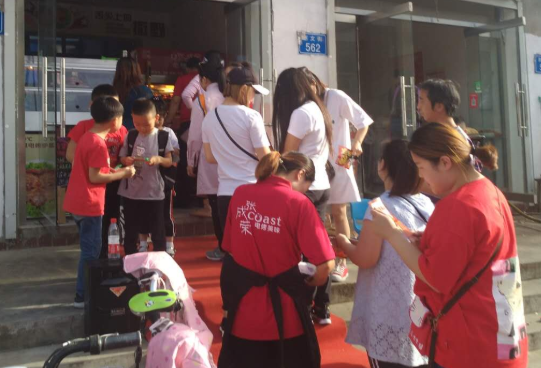泉源順餐飲：扔掉僵硬服務(wù)，跟顧客交朋友