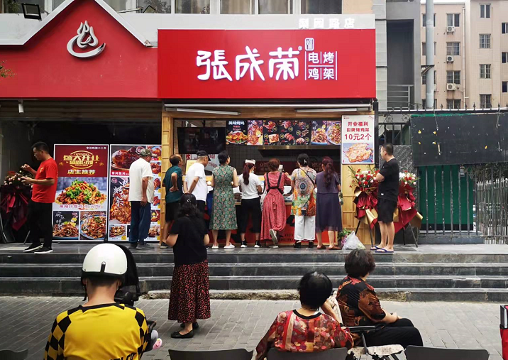 市場上炸雞店這么多，憑什么張成榮電烤雞架這么火爆？