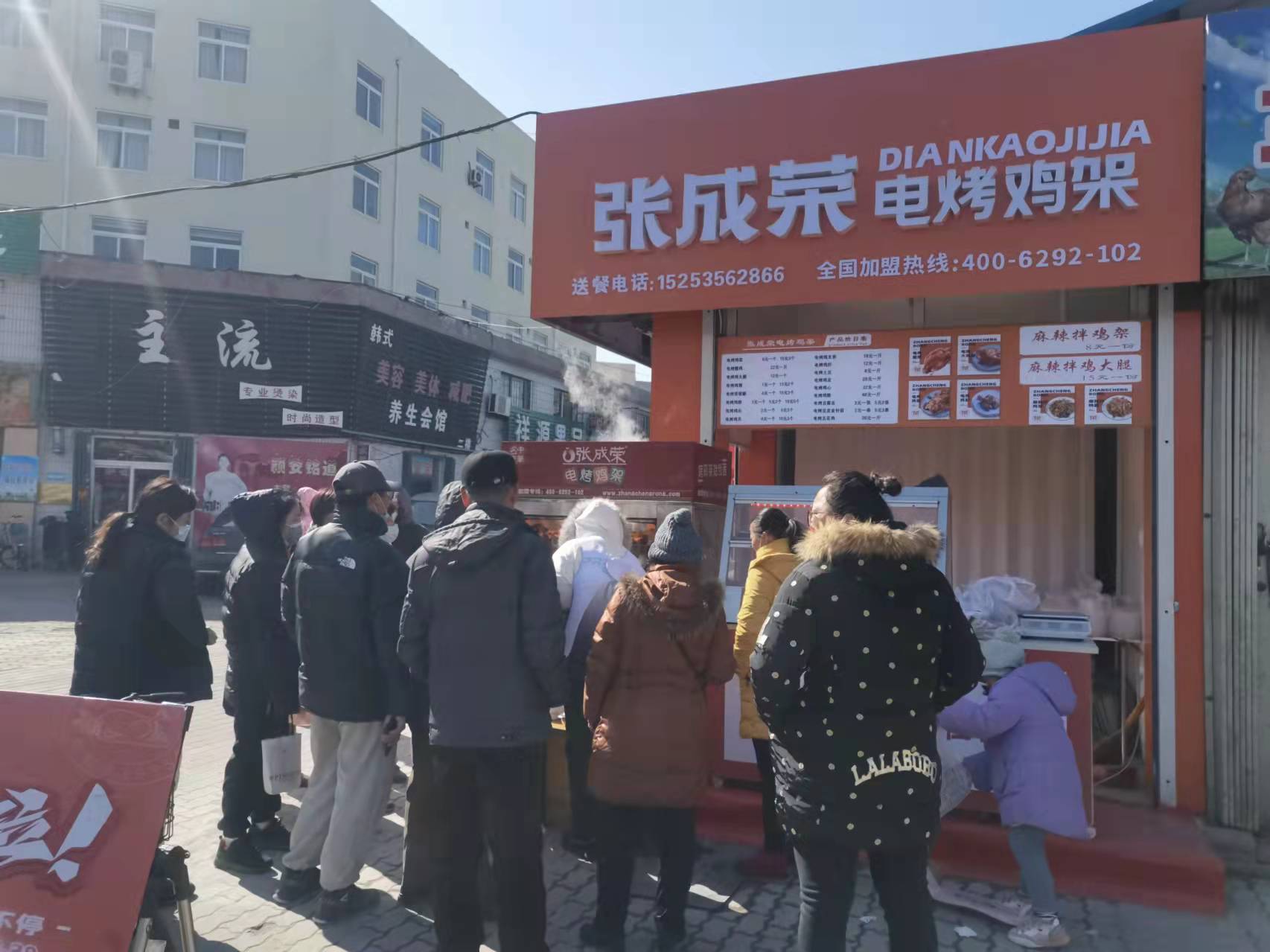 開業(yè)第二天，顧客從早排到晚！